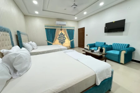 Royal Luxury Inn (F-10/1 Guest House)